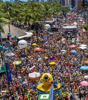 Pinto da Madrugada arrasta 500 mil pessoas ao som do hino de Alagoas em ritmo de frevo