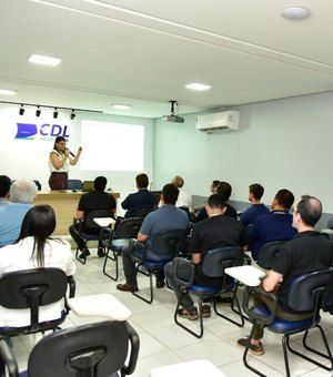 SMTT de Arapiraca apresenta projeto de estacionamento rotativo para lojistas da cidade