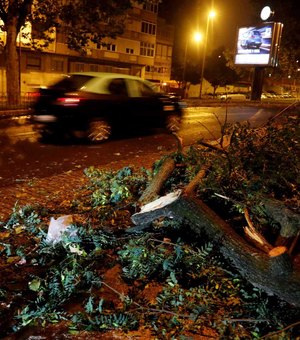 Furacão Leslie deixa quase 30 feridos em Portugal