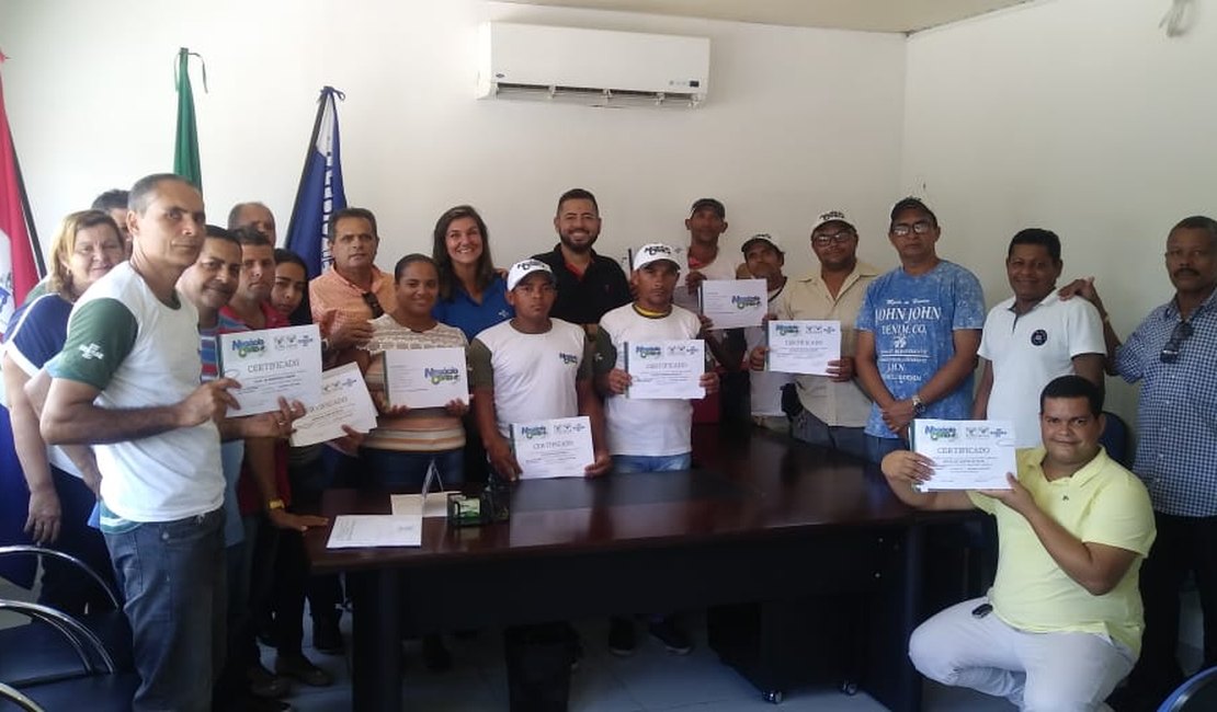 Agricultores de Matriz de Camaragibe recebem certificados do Negócio Certo Rural