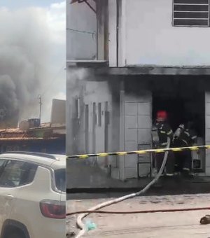 [Vídeo] Incêndio atinge oficina de conserto de eletrodomésticos em Arapiraca