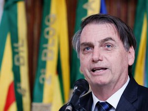 Bolsonaro volta a negar ditadura e diz que regime viveu 'probleminhas'