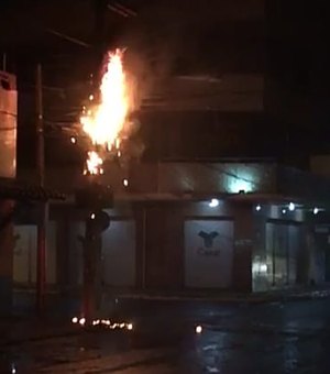 [Vídeo] Fiação elétrica incendeia no Centro de Arapiraca