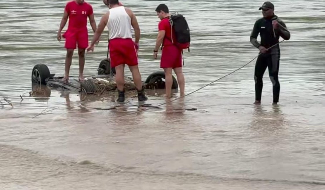 Continuam buscas por turista que desapareceu após carro ser arrastado em Piranhas