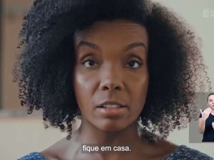 Campeã do BBB 20, Thelma Assis faz campanha a favor do isolamento social