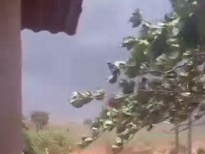 Forte ventania destelha residência durante chuva em Lagoa da Canoa