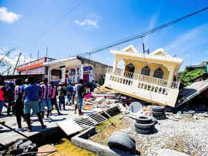 Número de mortos por terremoto no Haiti passa de 2.100; país registra novo abalo