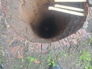 Homem cai em fossa de 10 metros de profundidade em Atalaia