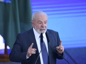 Lula lamenta ataque a escola em SP: “Não podemos normalizar armas”