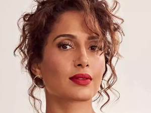 Camila Pitanga está namorado uma mulher pela primeira vez; atriz tenta esconder