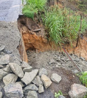 DER contém erosão em acostamento da rodovia AL-210, entre Viçosa e Cajueiro