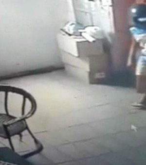 [Vídeo] Criança participa de assalto a motel em PE