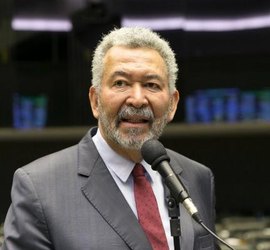 Sem força para o Senado, Paulão recua e foca na Câmara dos Deputados