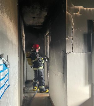 Apartamento no bairro do Poço pega fogo na manhã dessa segunda-feira (27)