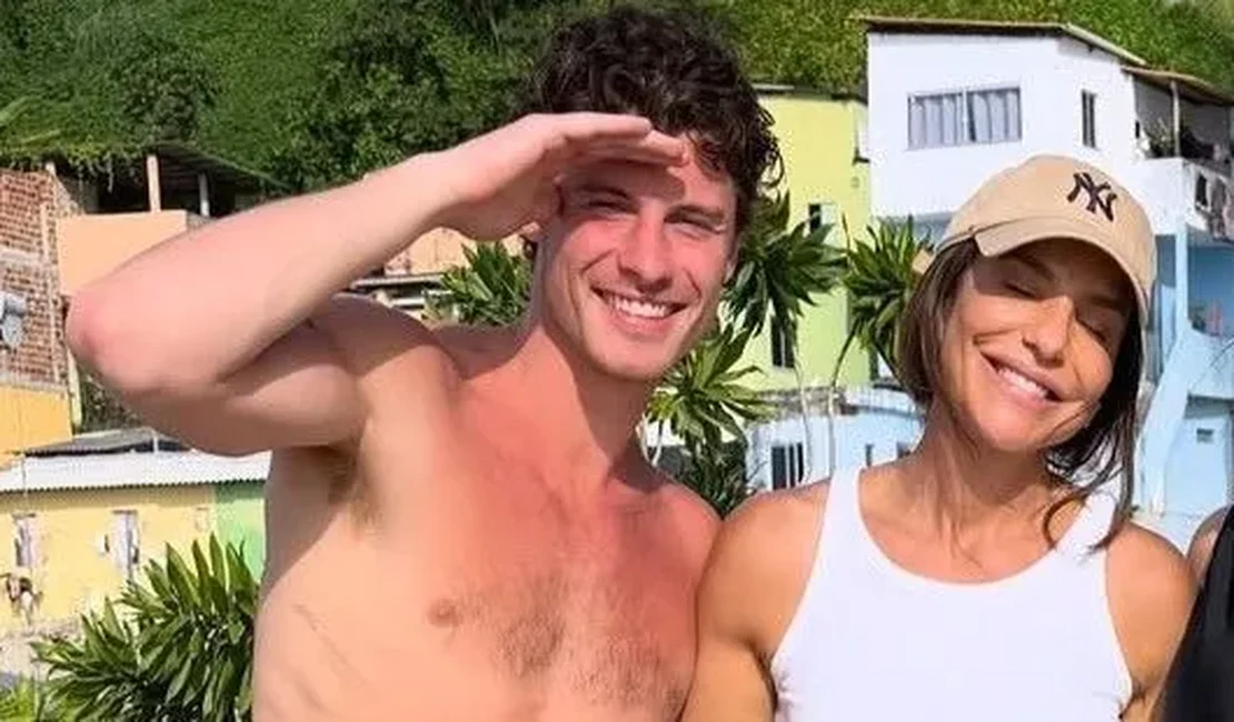 Em Salvador, Shawn Mendes posa para foto com Ivete Sangalo; veja