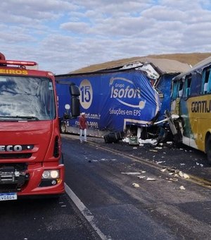 Três pessoas morreram em acidente envolvendo ônibus que fez parada em Maceió