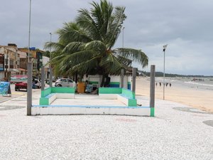 Abandono da Praça dos Idosos decepciona pessoas da melhor idade 