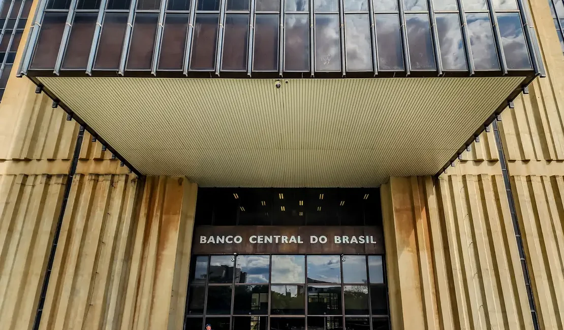 Maior nível desde 2016, Selic vai a 14,25% após Banco Central voltar a subir juros em um ponto