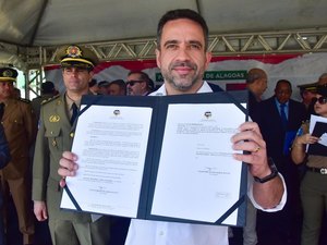 No aniversário da Polícia Militar de Alagoas, Paulo Dantas assina decreto que autoriza PMs a lavrar TCO