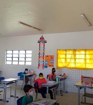 Prefeitura de Limoeiro de Anadia faz campanha de Saúde Bucal em escolas da rede municipal