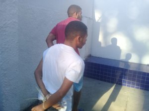 Homem que transportava drogas de Maceió para Arapiraca é preso no Jacintinho