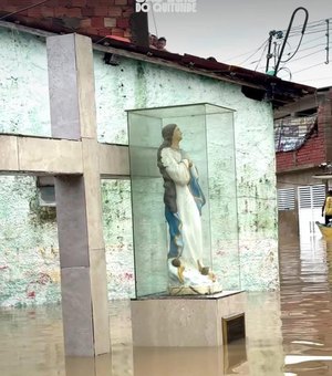 [Vídeo] Imagem da padroeira de São Luís do Quitunde não é coberta pelas águas da enchente