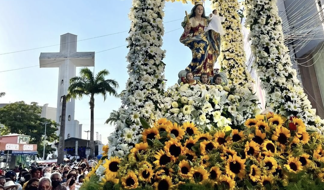 Milhares de pessoas participam da peregrinação de Nossa Senhora do Bom Conselho pelas ruas de Arapiraca