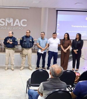 Motoristas da rede municipal de ensino de Palmeira dos Índios participam de palestra com a PRF