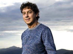 Flávio Venturini faz live especial de Dia dos Namorados