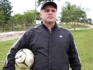 Dimensão Capela anuncia saída do técnico Paulo de Freitas