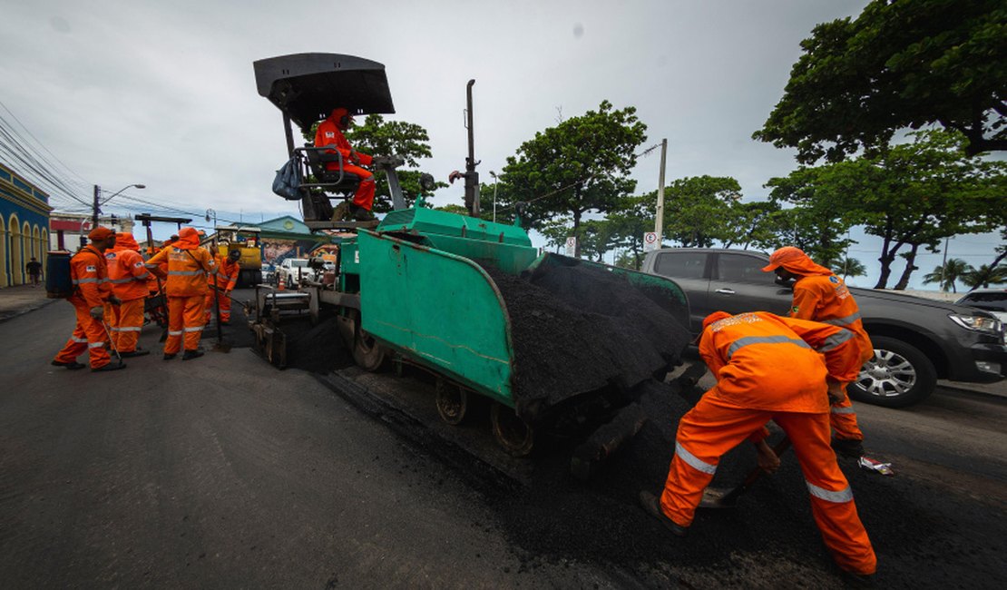 Avenida da Paz, no Jaraguá, recebe obras de pavimentação