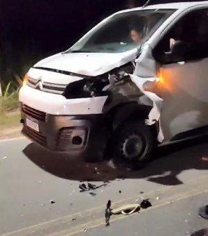 Colisão entre veículos deixa jovem ferido em Porto de Pedras