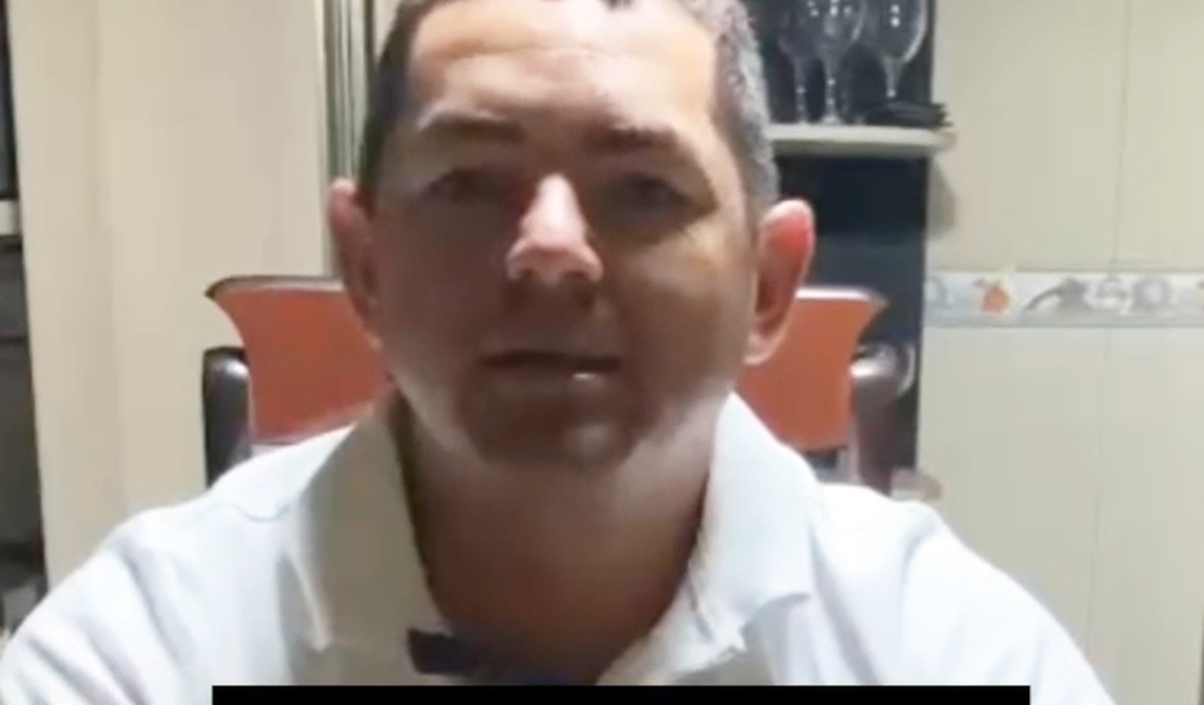 [Vídeo] Presidente de cooperativa contesta prefeito de Junqueiro e confirma recursos de Cunha para agricultura do município