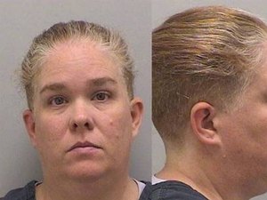 Mãe é presa acusada de matar a filha com doença terminal nos EUA