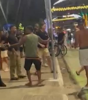 Confusão em frente a bar termina em agressão física na orla da Ponta Verde