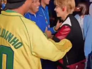 Taehyung, do BTS, é surpreendido por elogio de Ronaldo Fenômeno