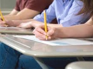 Concursos públicos têm 7,9 mil vagas com salários de até R$ 24,7 mil