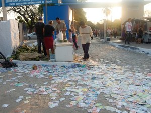 Quem jogar lixo nas ruas de Maceió vai pagar multa