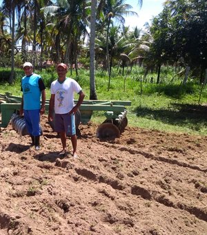 Agricultores deodorenses realizam preparação do solo para iniciar plantio de alimentos