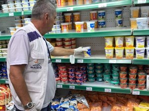 Vigilância Sanitária apreende 850 kg de alimentos impróprios em feiras livres e supermercados