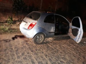 Corpo é encontrado dentro de carro em Rio Largo