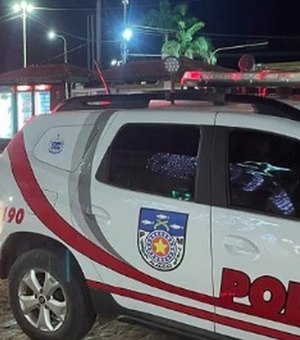 Mulher mata homem a facadas e é presa em Penedo; eles tinham um relacionamento afetivo