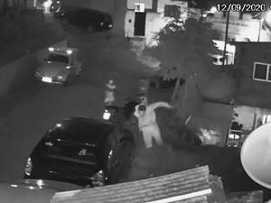 Câmeras registram tiroteio durante madrugada no bairro do Jacintinho