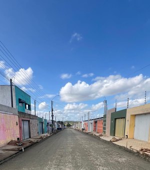 Obras de pavimentação asfáltica chegam até o bairro Massaranduba, em Arapiraca