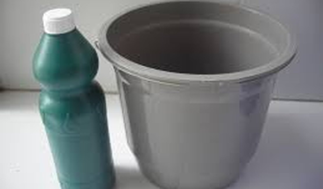 Anvisa proíbe venda e uso de condicionador e água sanitária em todo o país
