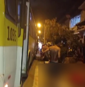 Duas pessoas ficam feridas após acidente entre moto e ônibus em Maceió