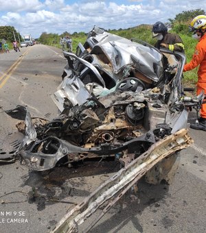 [Vídeo] Colisão frontal entre caminhão e carro de passeio deixa uma vítima fatal, em Igaci