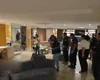 Homem é baleado, tenta se esconder e morre em recepção de hotel na Pajuçara