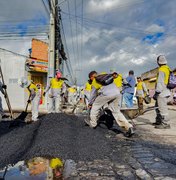 Prefeitura intensifica operação tapa-buracos em diversos pontos de Arapiraca