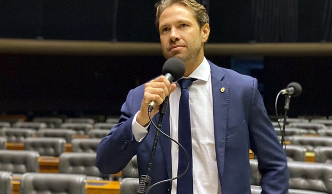 'Continuo presidente do nosso partido, o PSDB', disse Pedro Vilela no último dia como deputado federal